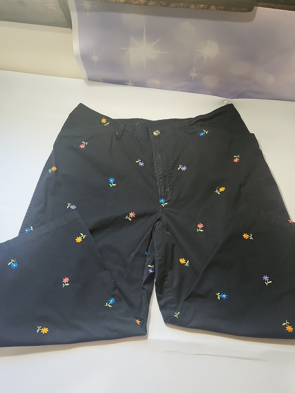 Women's Black Capris With Adorable Embroidered Flowers 💐